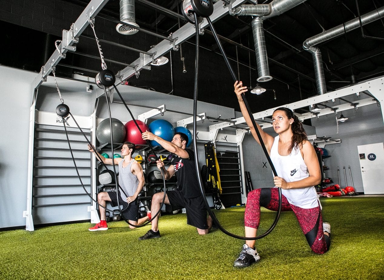P gym. Зал функционального тренинга. Украшение спортзала. Оформление тренажерного зала. Украшение фитнес зала.