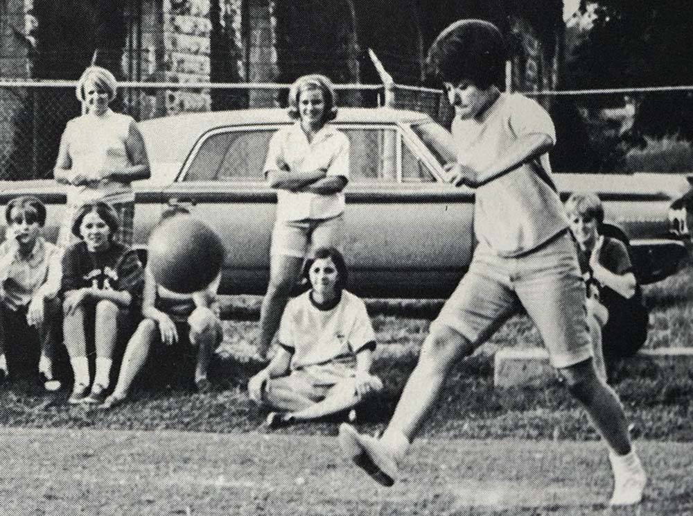 Past women's dodgeball