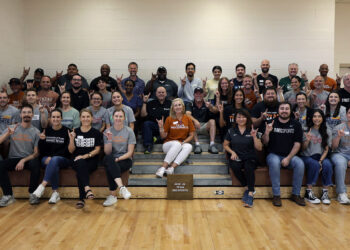 Texas Longhorns Pull Together